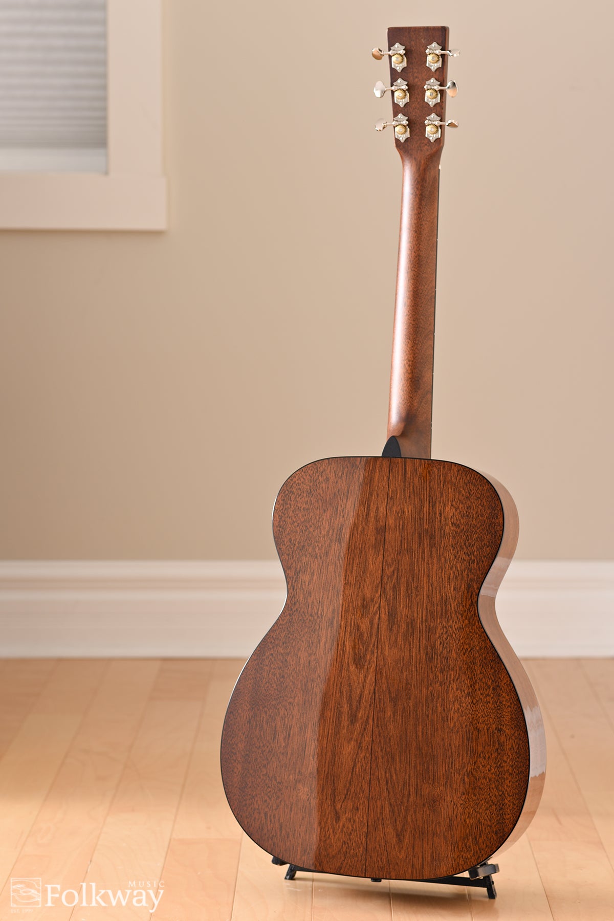 Martin 00-18 (discontinued spec)