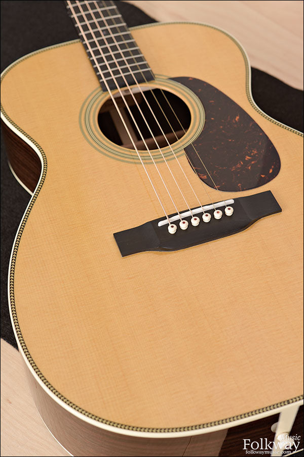 Martin 00-28 (discontinued spec)