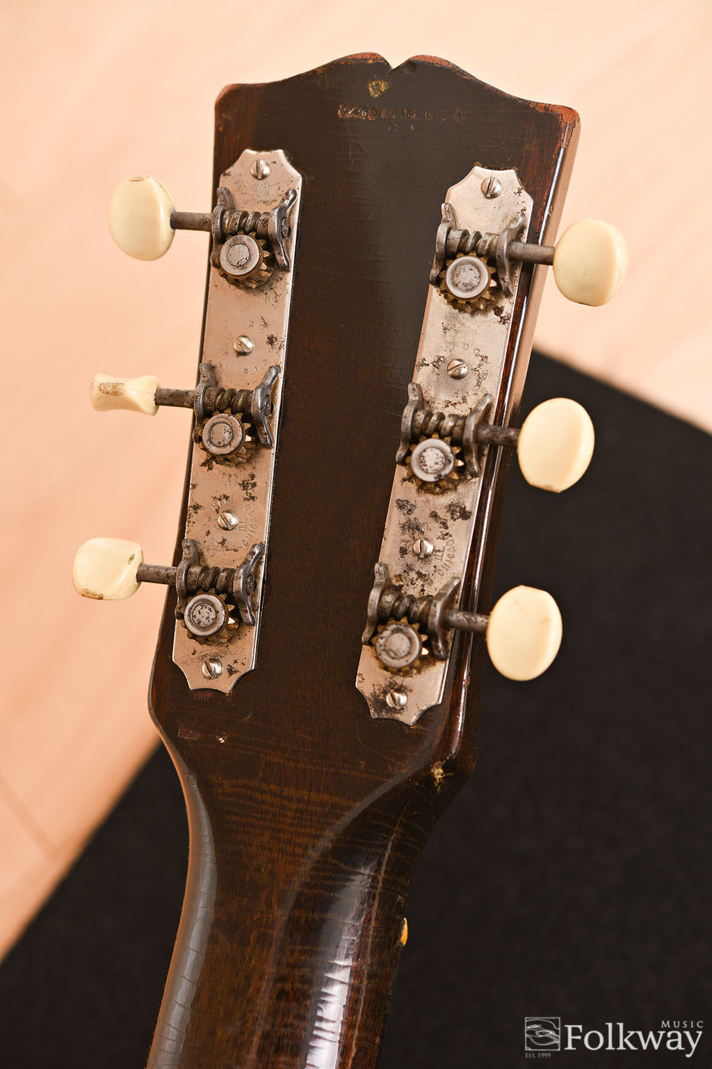 1945 Gibson Banner J-45