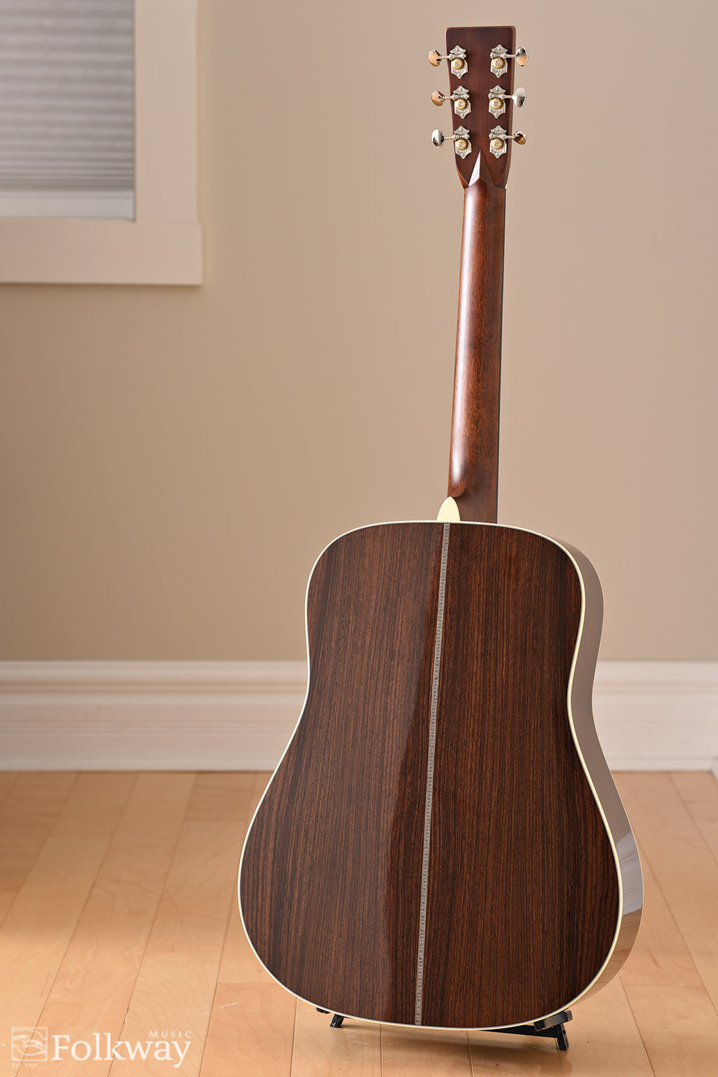 Martin HD-28 Lefty (discontinued spec)