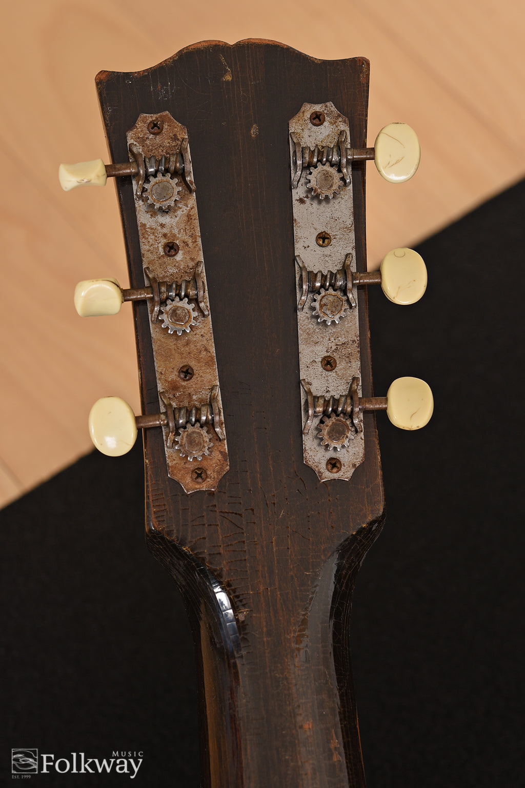1943 Gibson LG-2