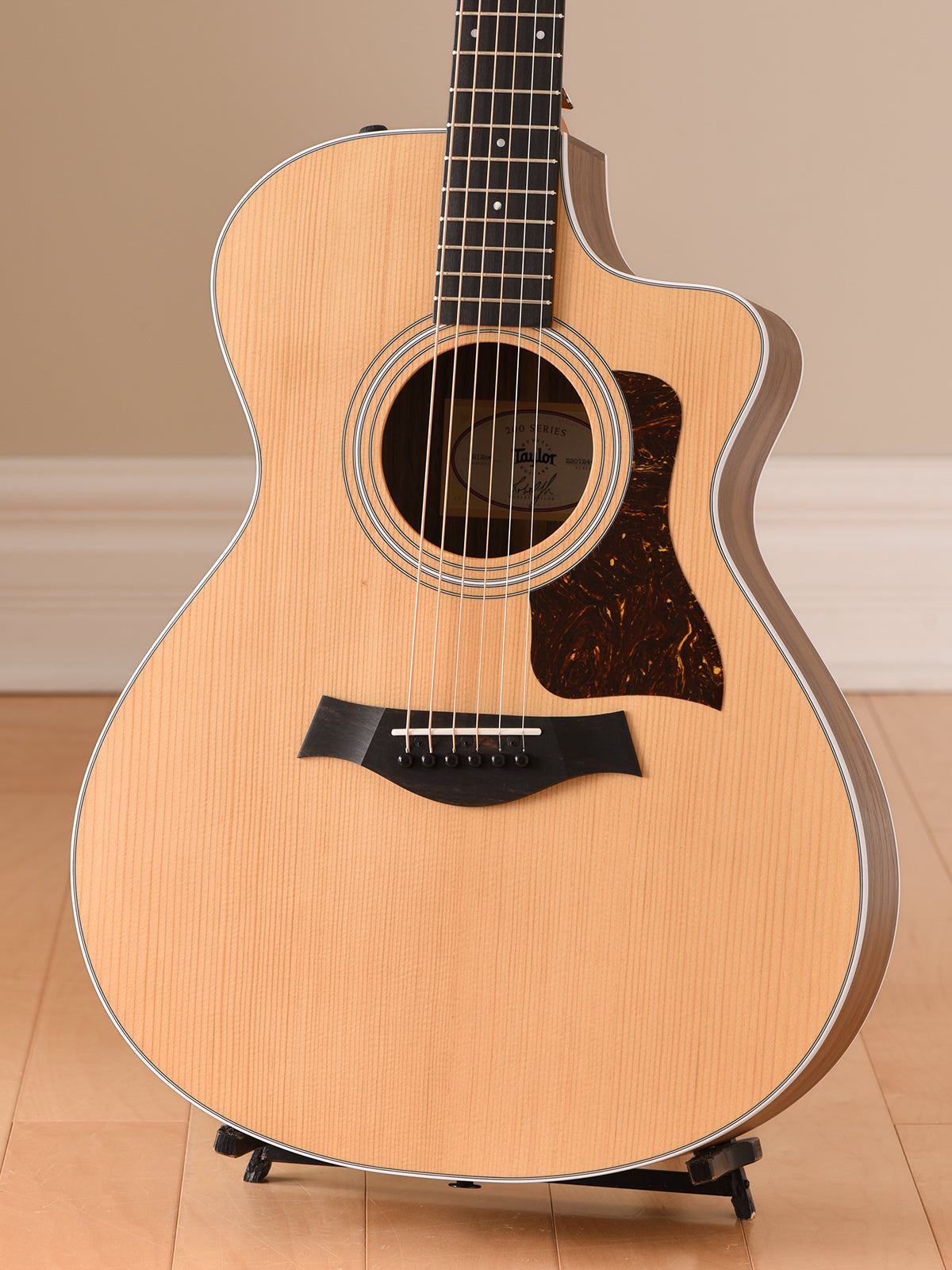 Taylor 212ce