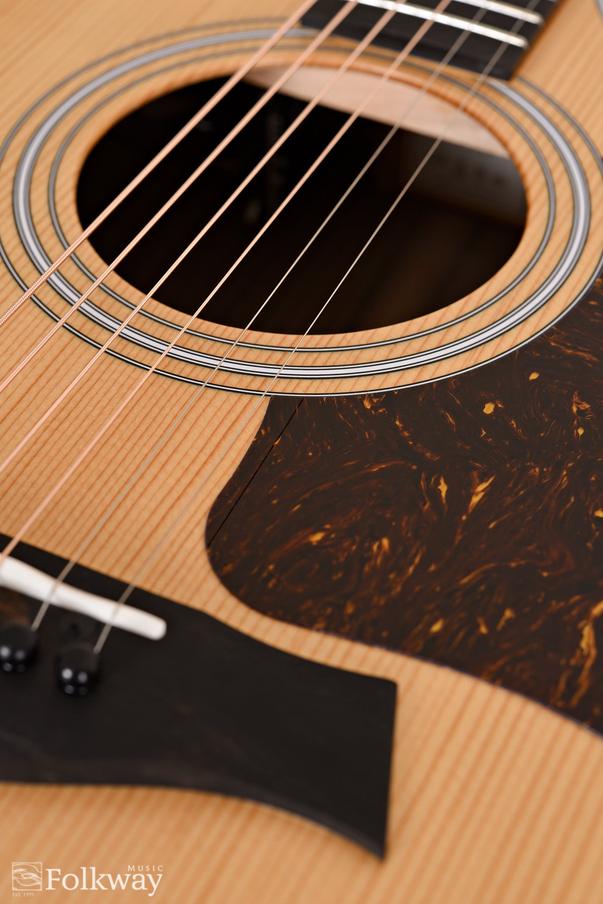 Taylor 212ce