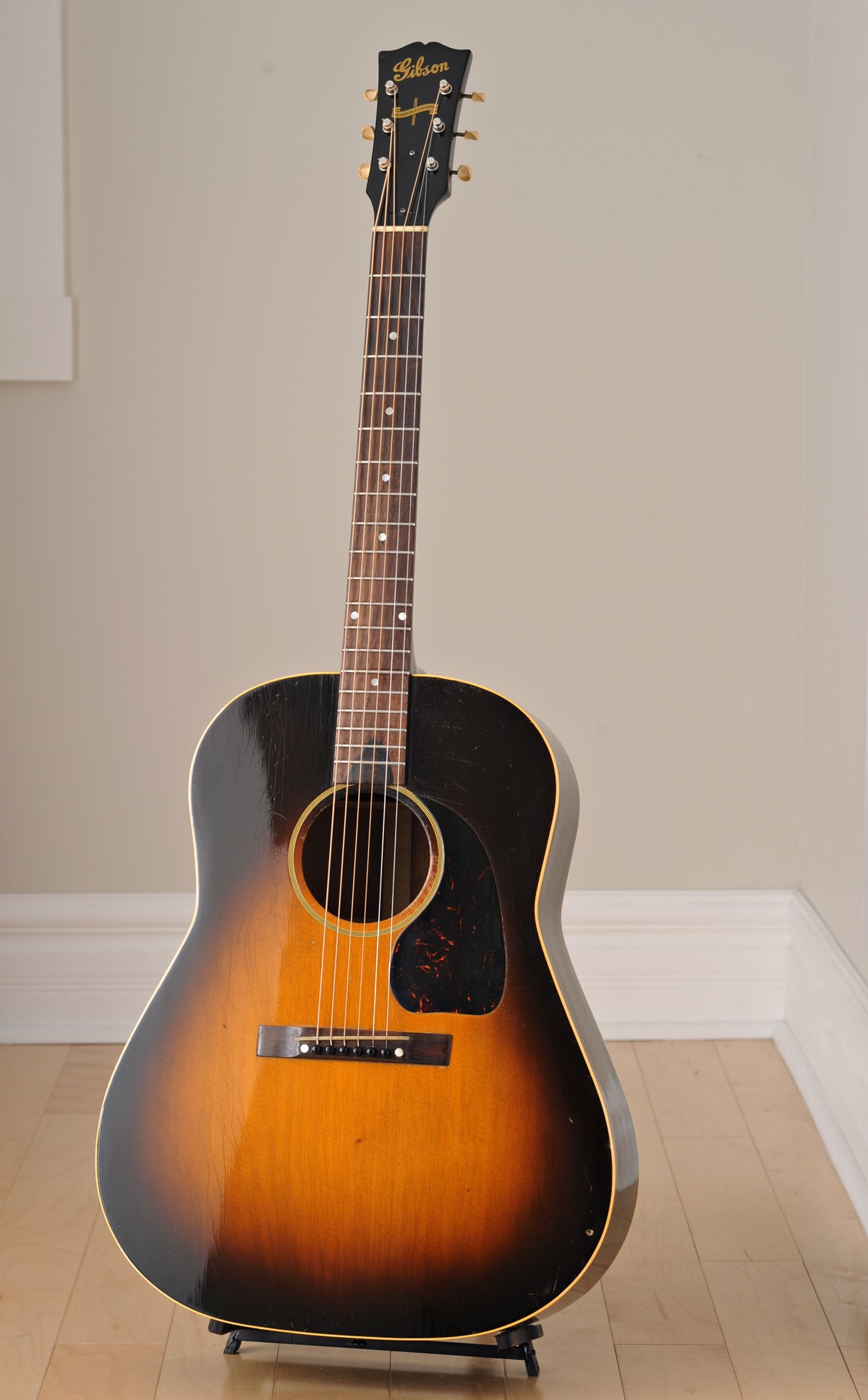 1945 Gibson Banner J-45