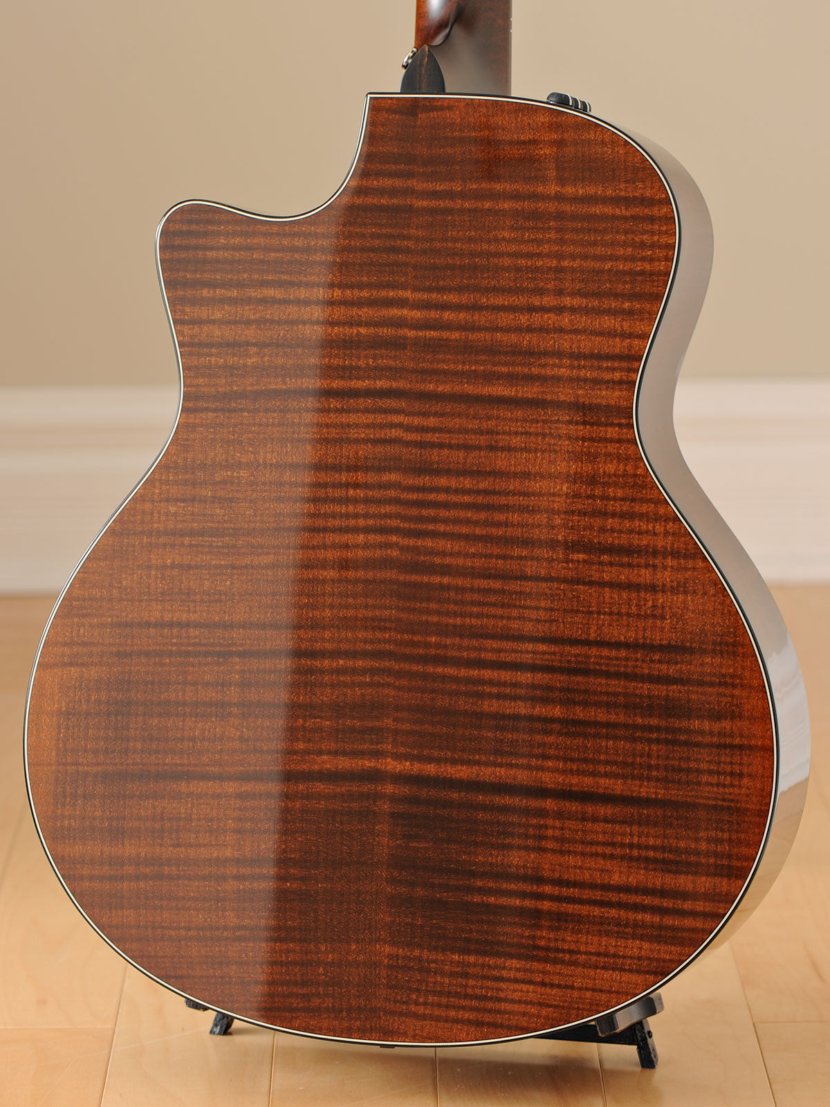 Taylor 616ce
