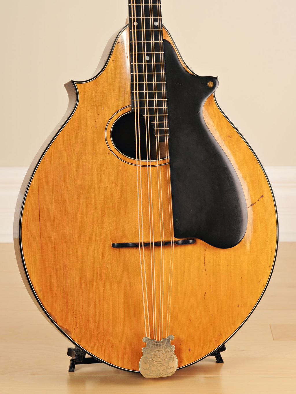 1922 Lyon and Healy Style A Mandocello