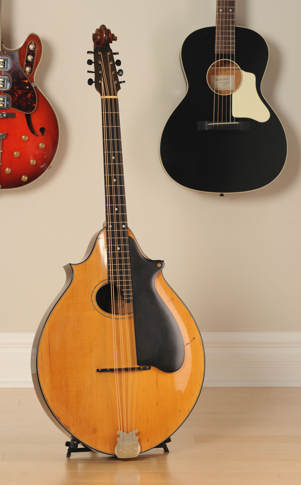 1922 Lyon and Healy Style A Mandocello