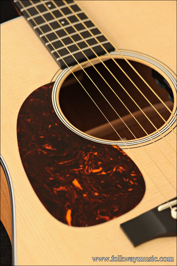 Martin Dreadnought Jr-E Lefty (discontinued spec)