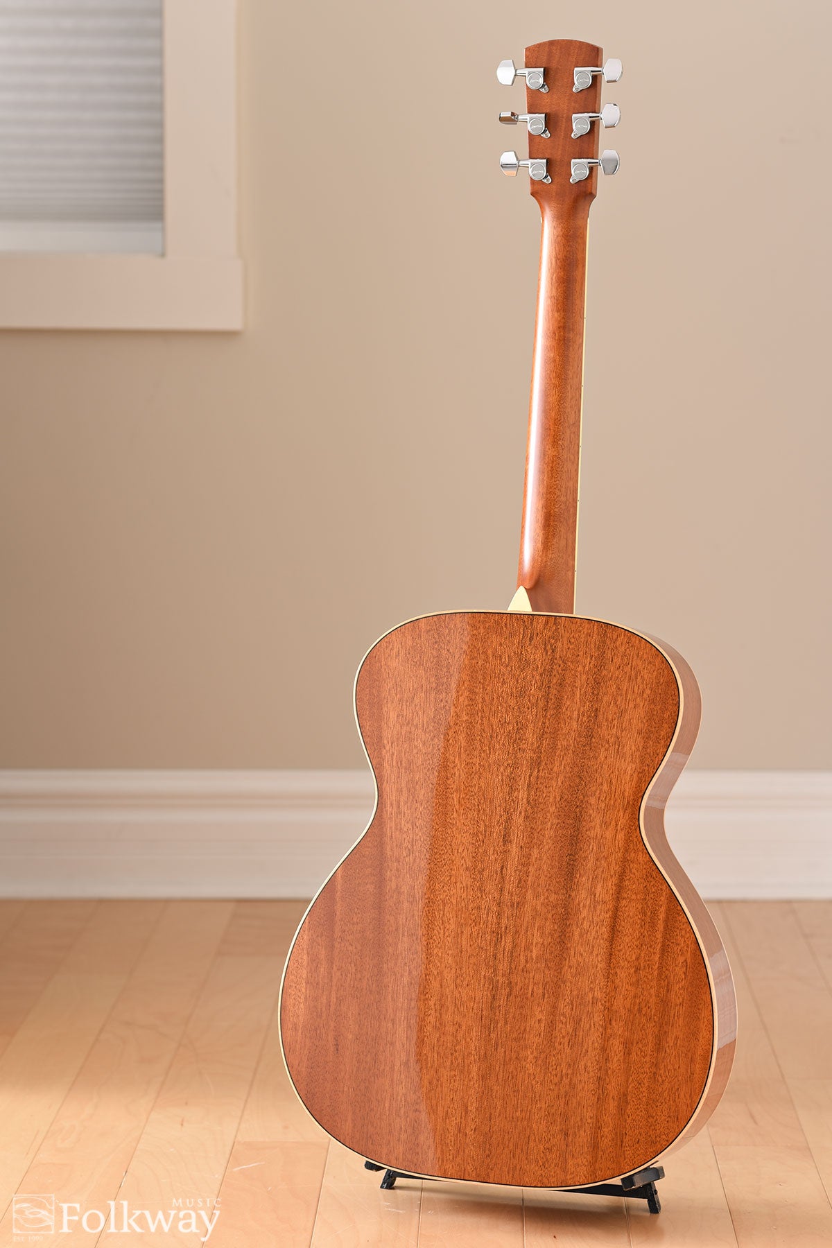 2002 Larrivée OM-04