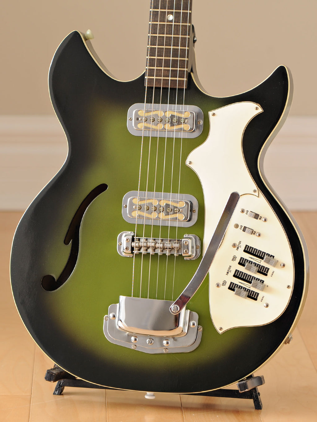 1969 Harmony H82G Rebel