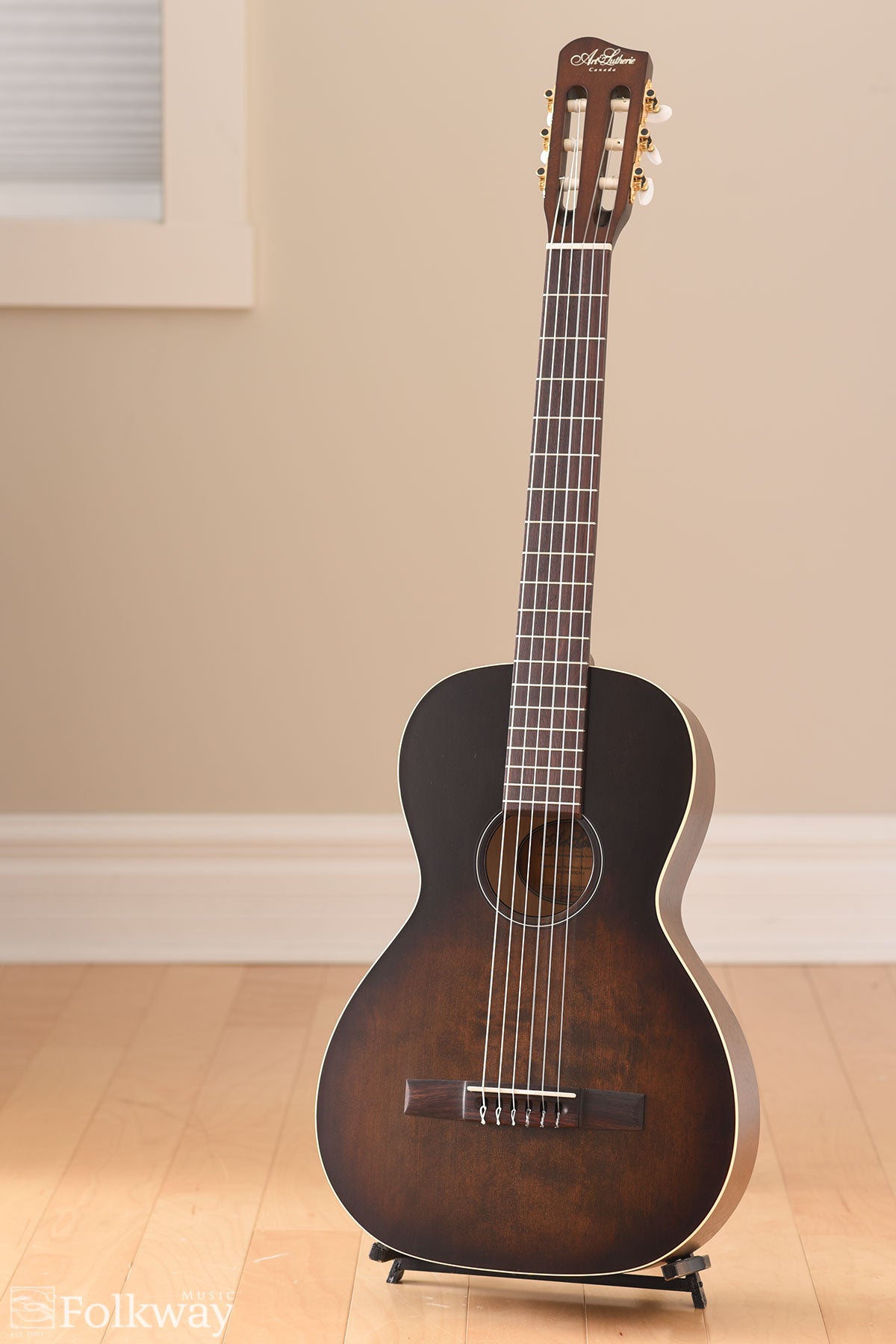 Art & Lutherie Roadhouse Nylon Bourbon Burst