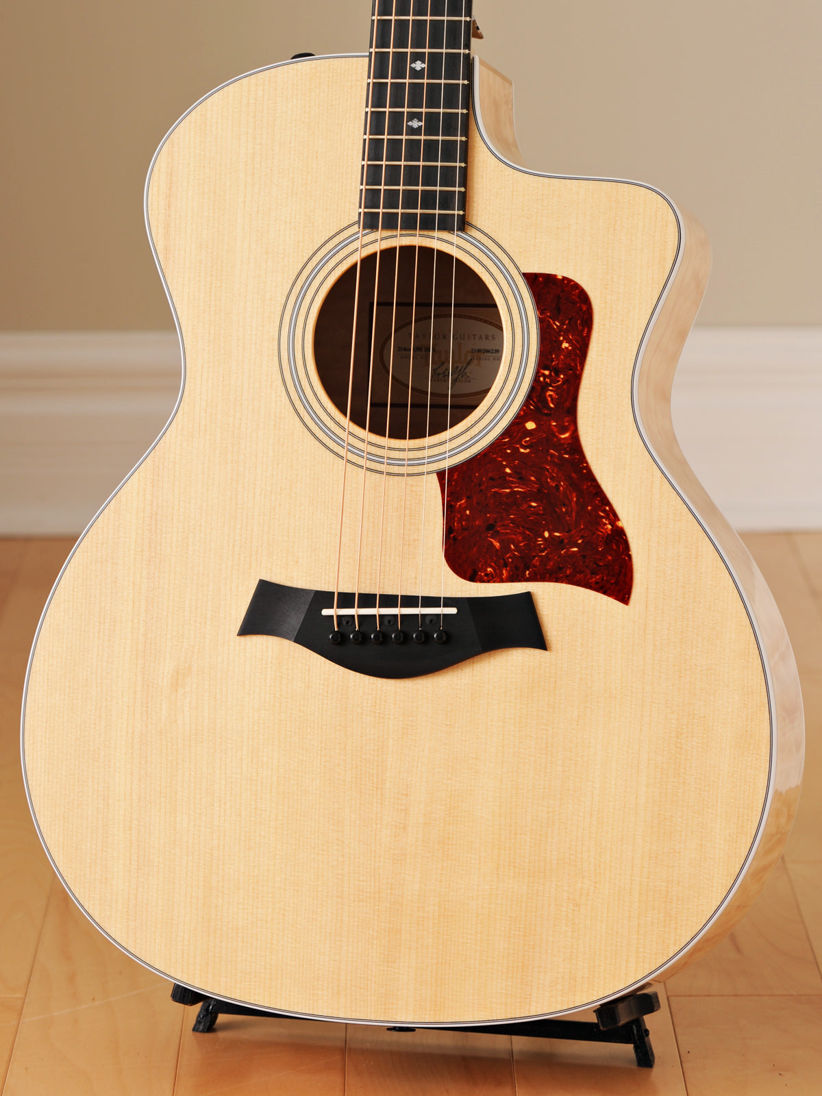 Taylor 214ce Quilted Maple DLX
